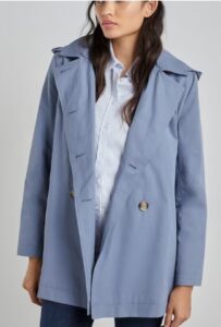 Gabardina corta de mujer con capucha
