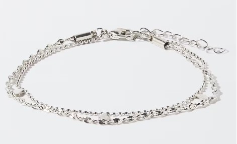 Pulsera fina con abalorios en plateado